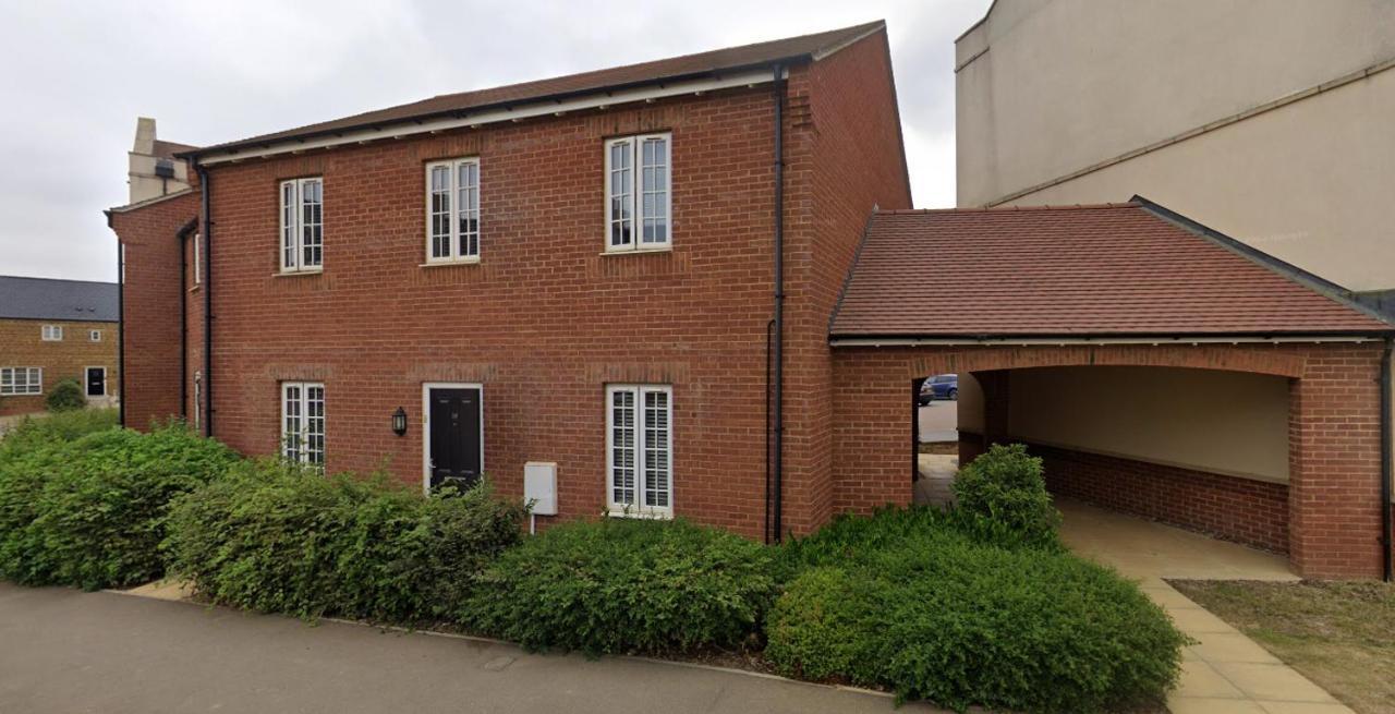 Away From Home: Cozy Two Bedroom Apartment Banbury