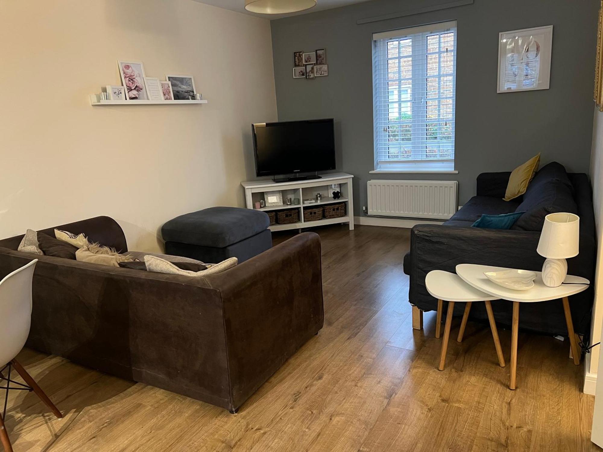 Away From Home: Cozy Two Bedroom *