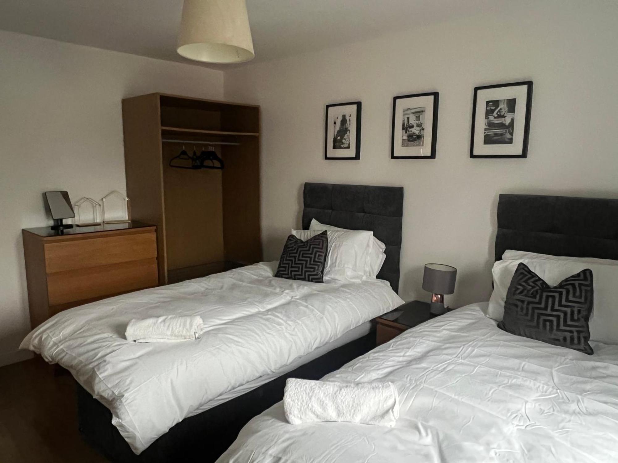 Away From Home: Cozy Two Bedroom Apartment Banbury