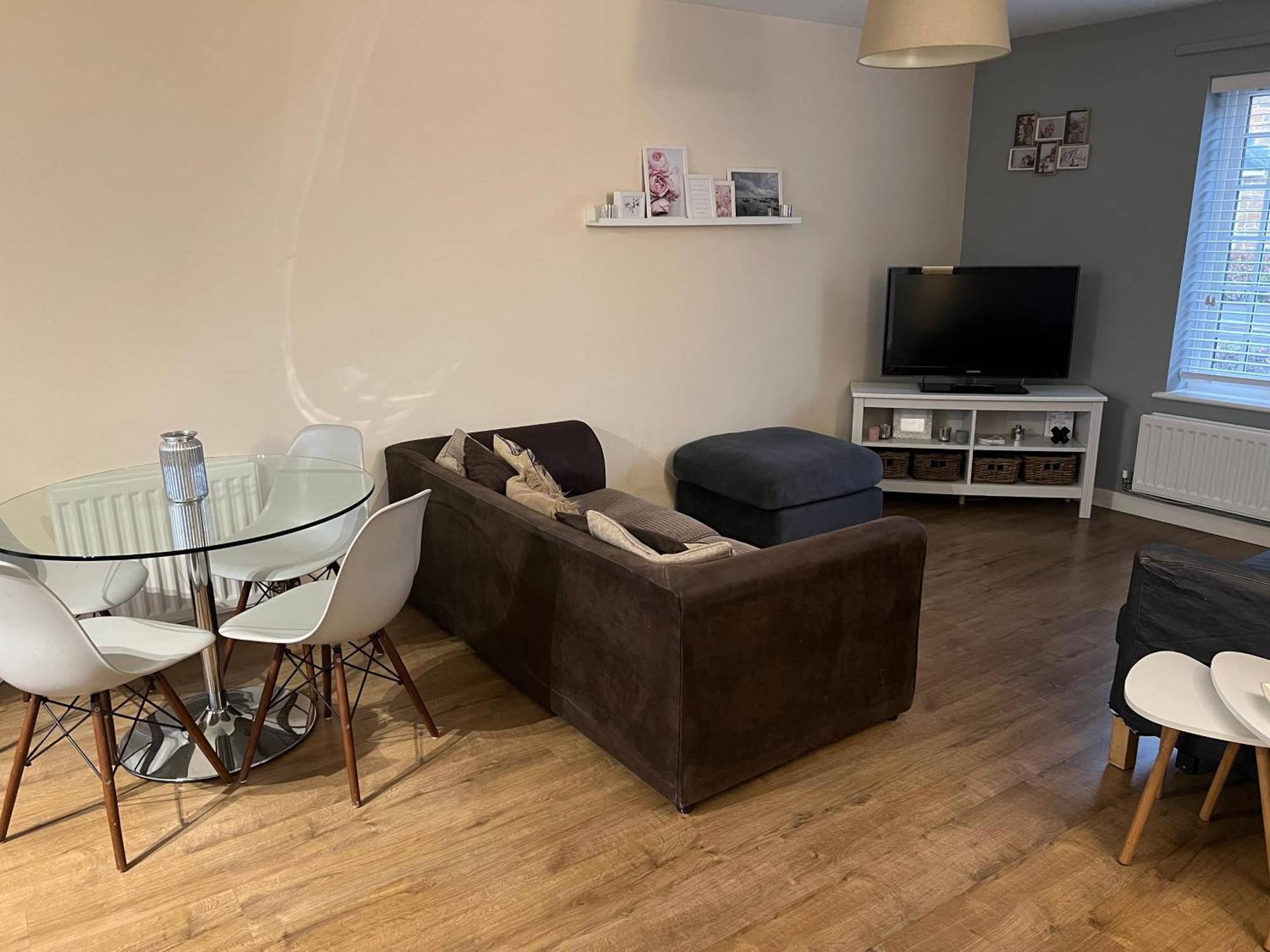 Apartment Away From Home: Cozy Two Bedroom
